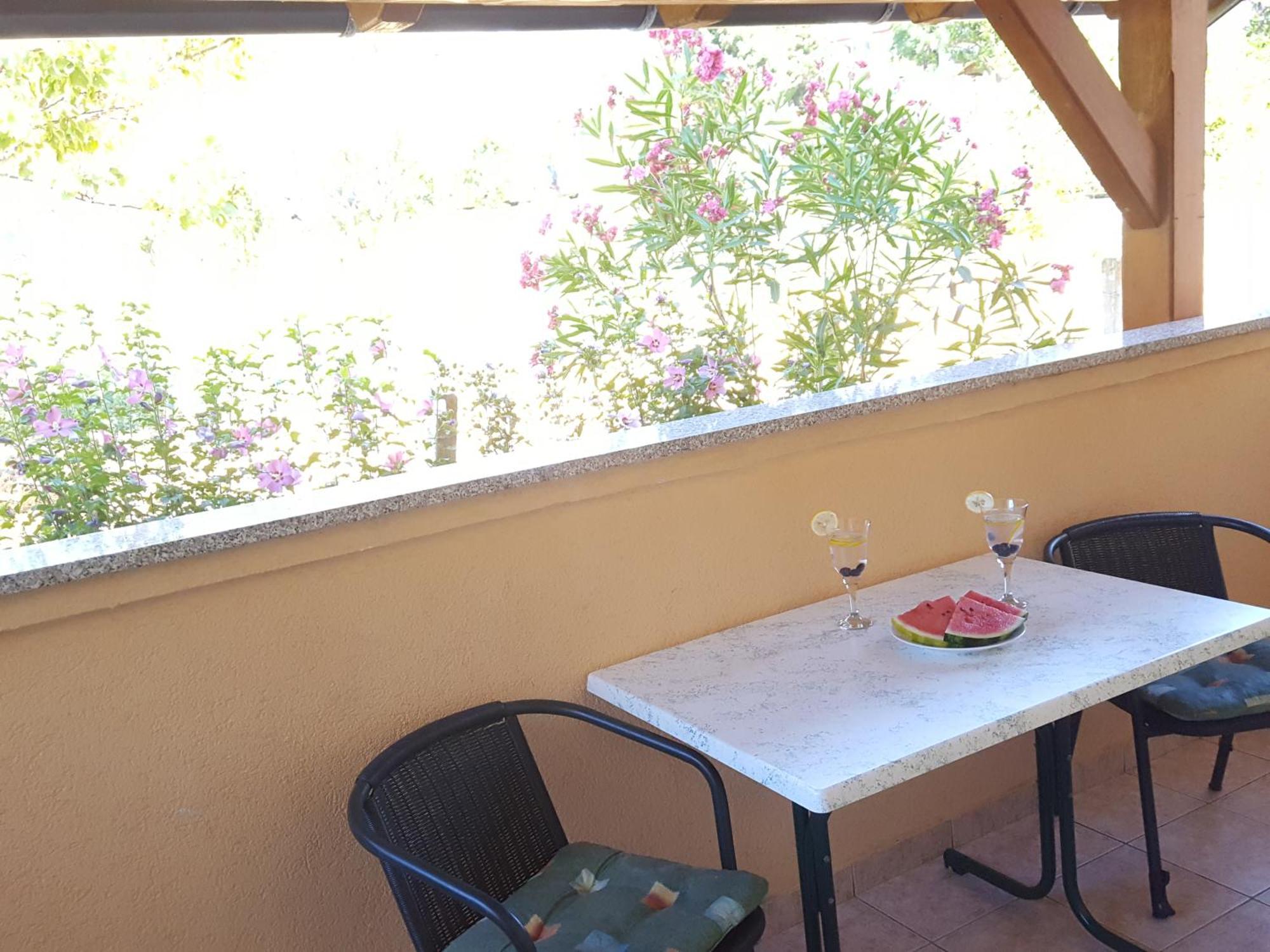 Apartments Mirakul Лопар Экстерьер фото