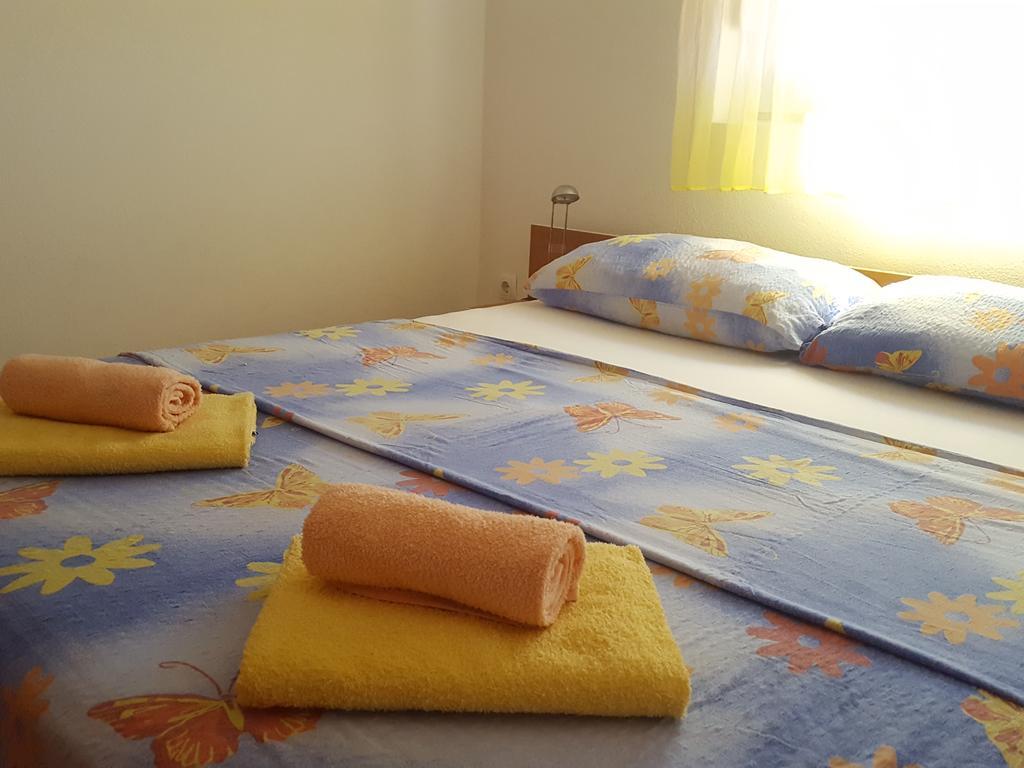 Apartments Mirakul Лопар Экстерьер фото