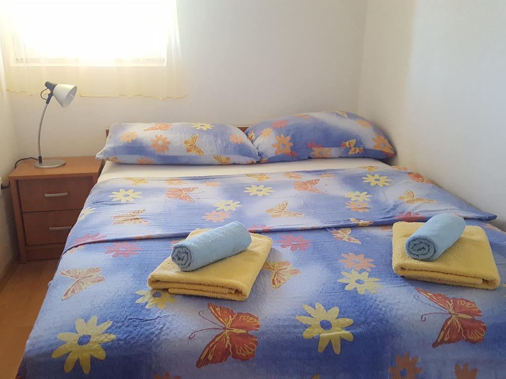 Apartments Mirakul Лопар Экстерьер фото