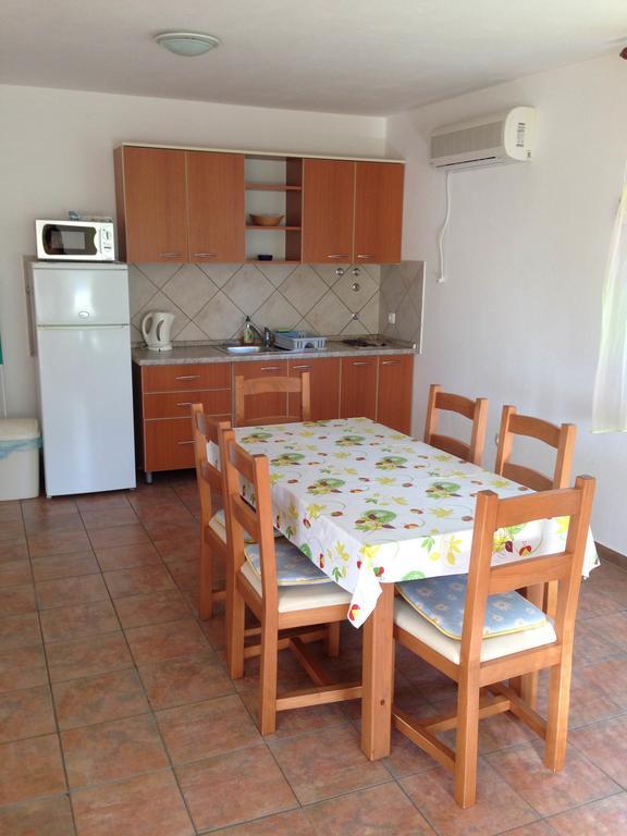 Apartments Mirakul Лопар Экстерьер фото