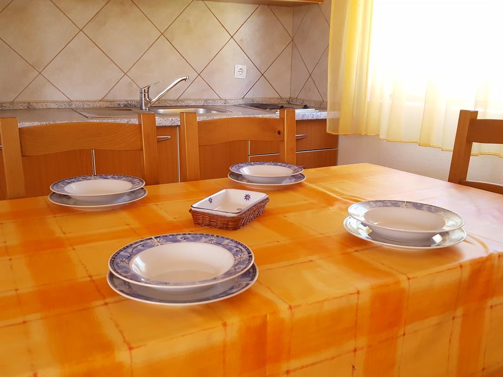 Apartments Mirakul Лопар Экстерьер фото