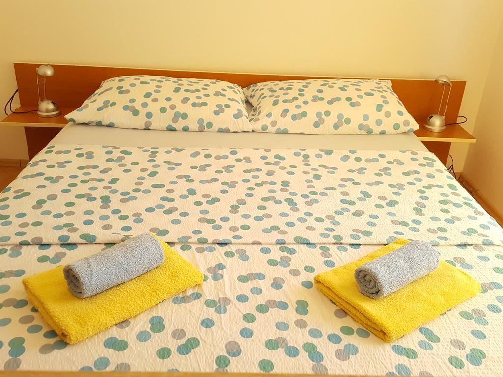 Apartments Mirakul Лопар Экстерьер фото