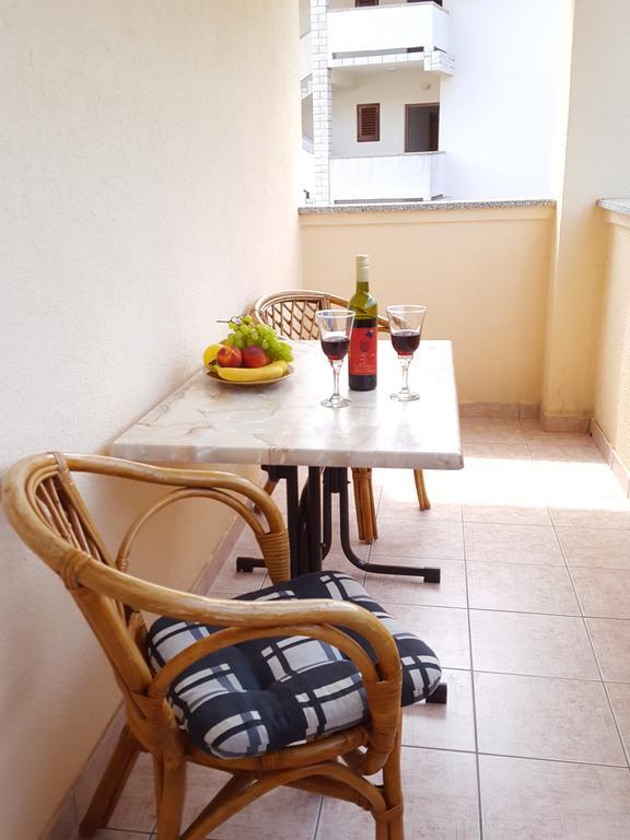 Apartments Mirakul Лопар Экстерьер фото