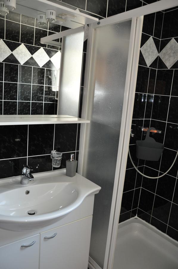 Apartments Mirakul Лопар Экстерьер фото