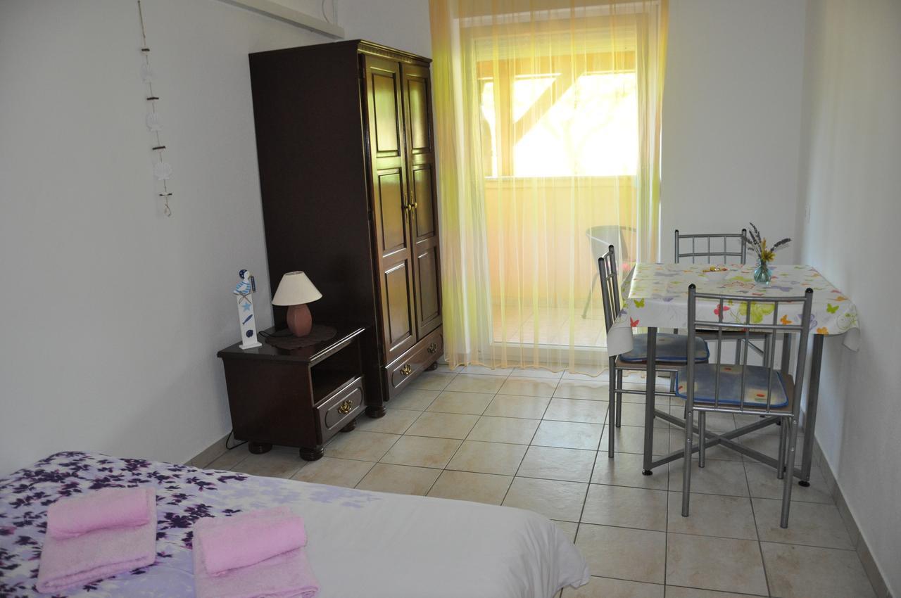 Apartments Mirakul Лопар Экстерьер фото