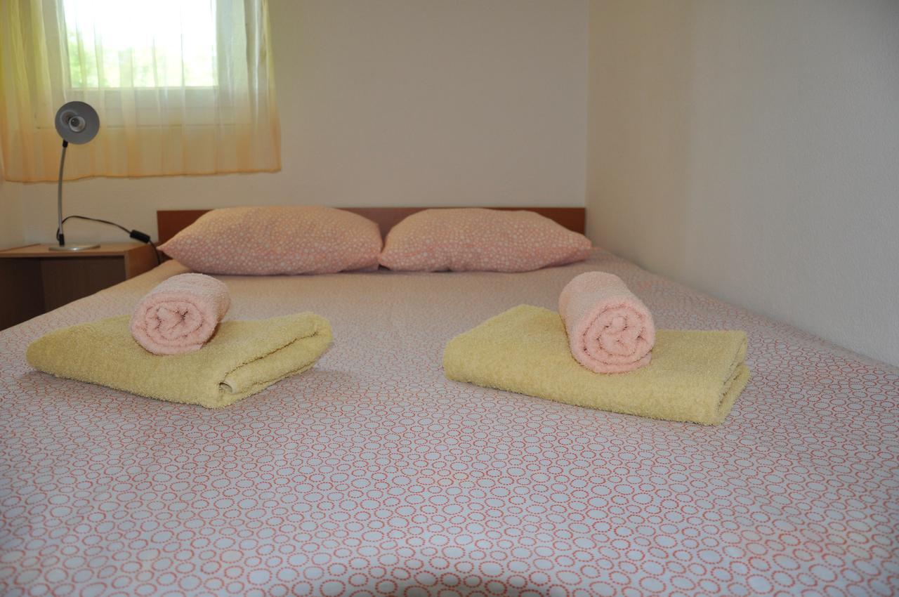 Apartments Mirakul Лопар Экстерьер фото