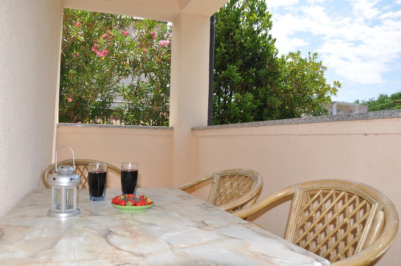 Apartments Mirakul Лопар Экстерьер фото
