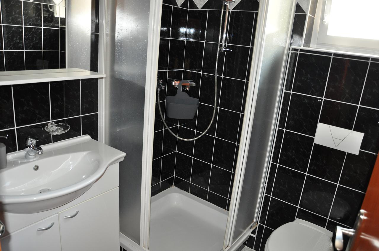 Apartments Mirakul Лопар Экстерьер фото