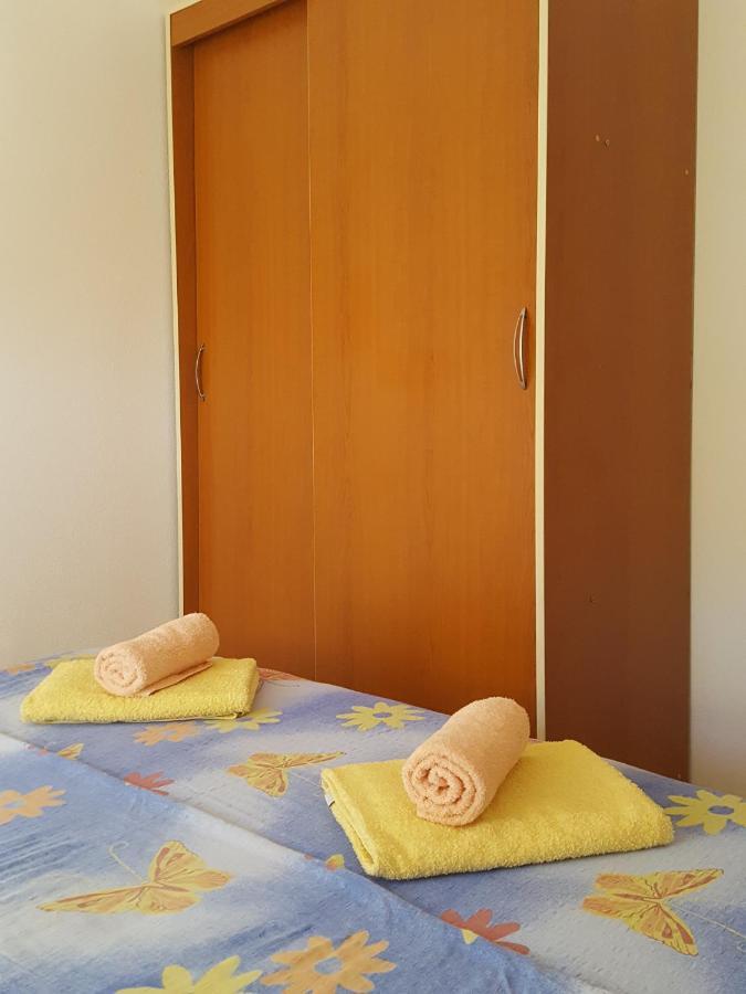 Apartments Mirakul Лопар Экстерьер фото
